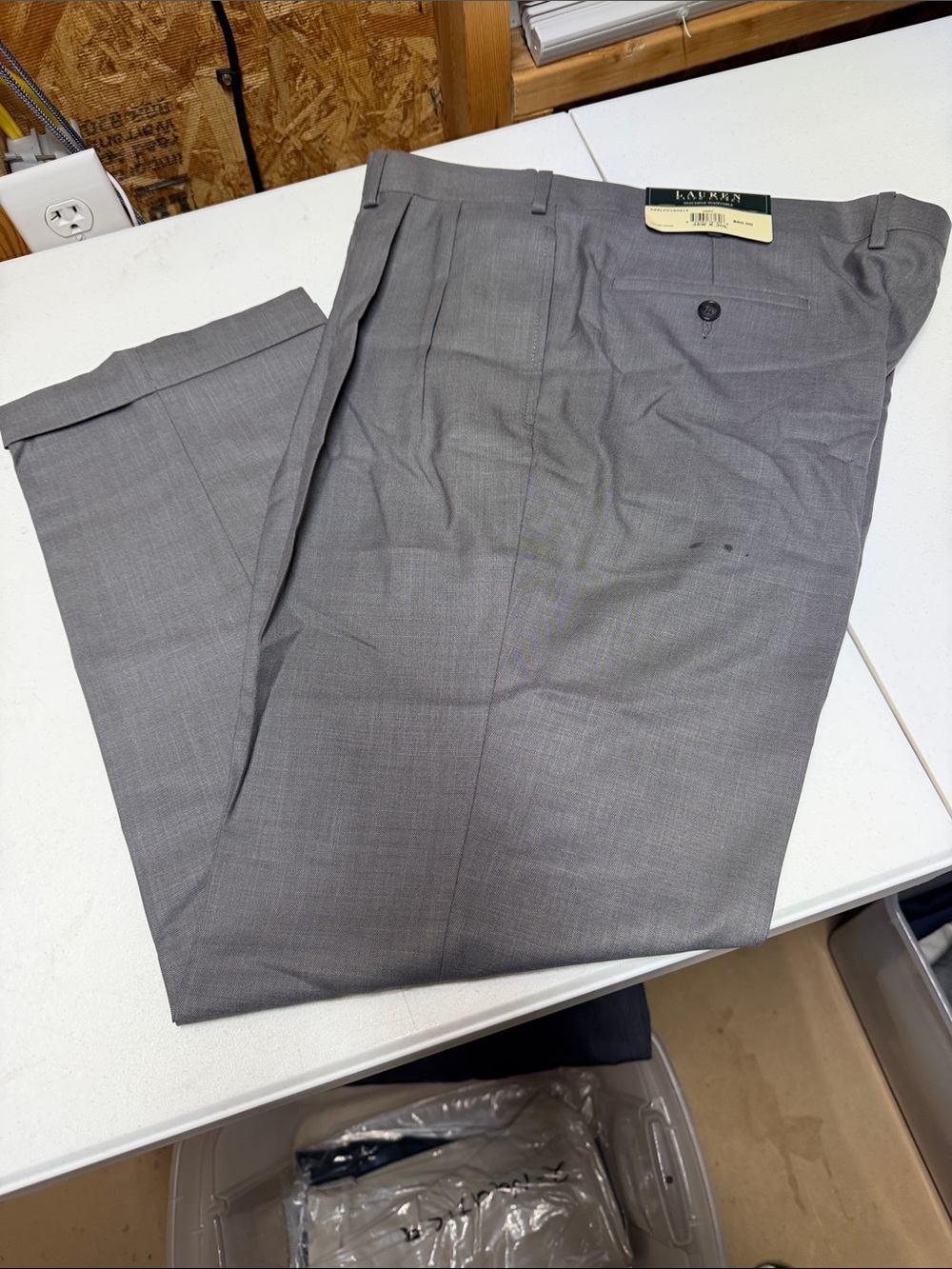 Lauren Ralph Lauren Men's 38 x 30 Grey Dress Pants. (97)